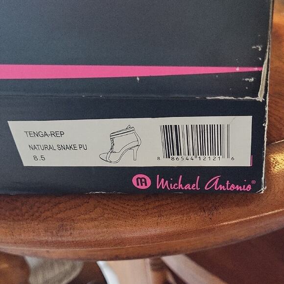 Michael Antonio Brown and Cream Snakeskin 5" High Heeled Sandals Size 8.5 - Picture 15 of 15